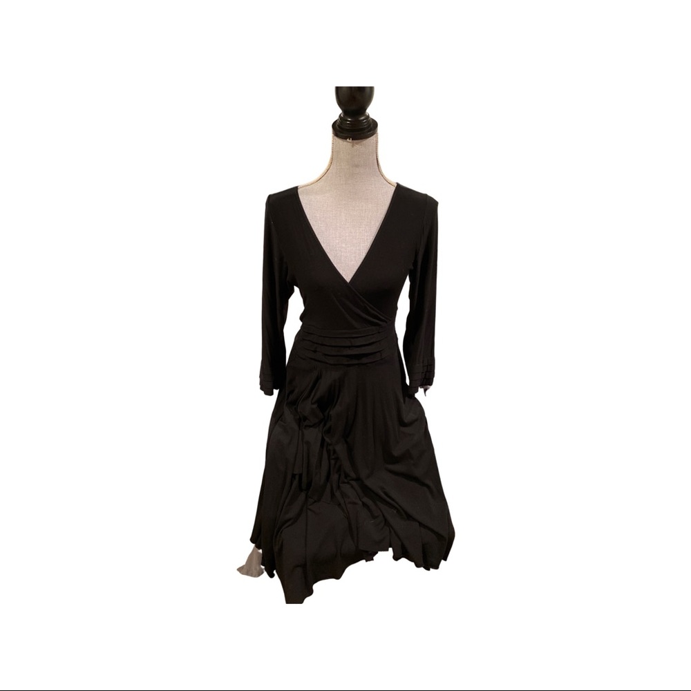 Vneck dress with waist and arm detail